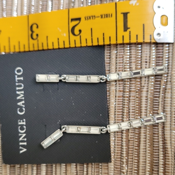 Vince Camuto hinged dangle earrings - Picture 3 of 6